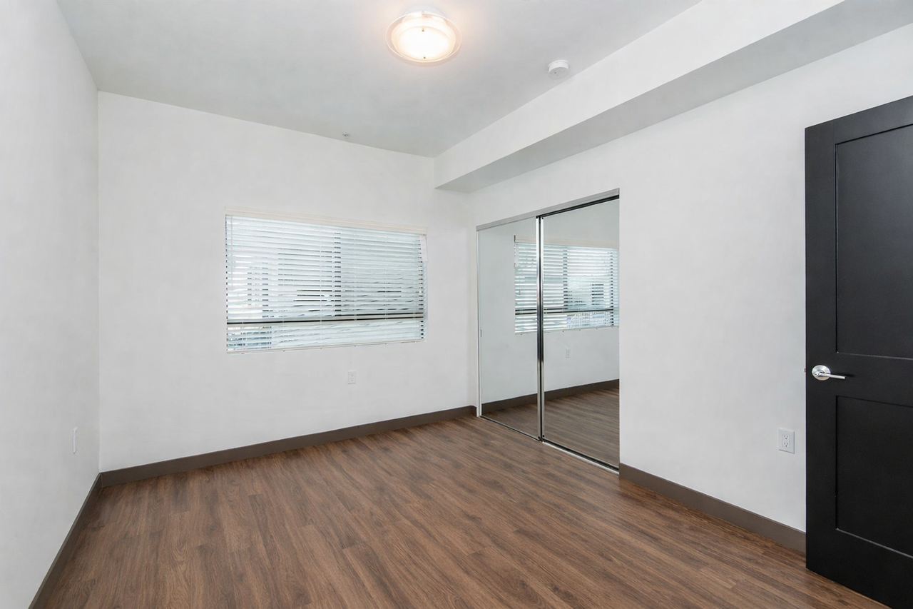 Come home to this New Modern Townhouse in Westchester! - Photo 6 of 22