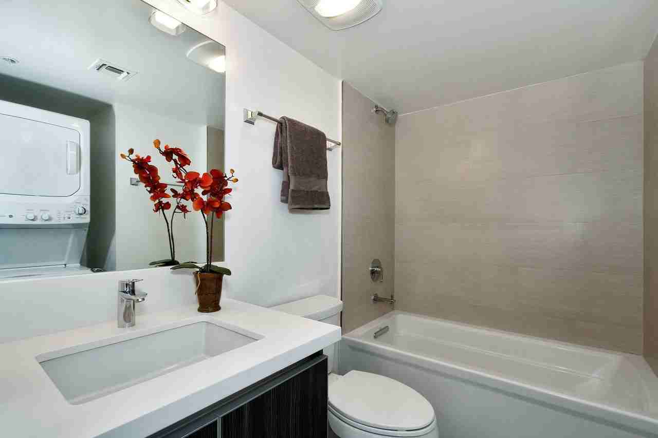 Come home to this New Modern Townhouse in Westchester! - Photo 7 of 22