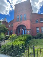featured image of 10 Grand St