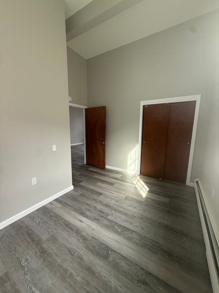10 Grand St - Photo 7 of 15