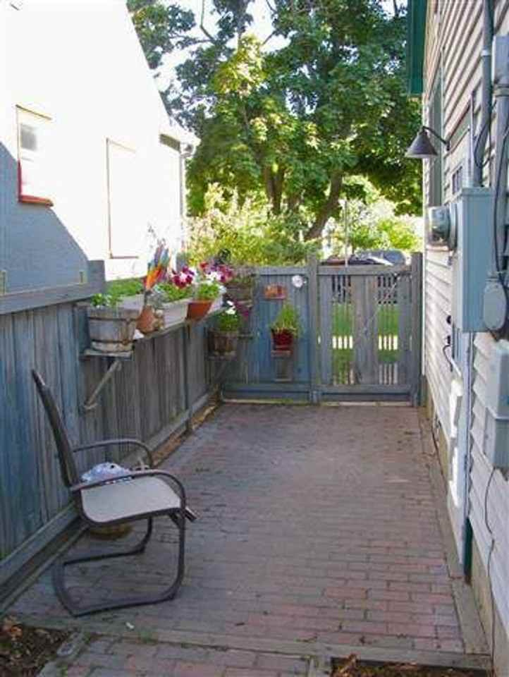 534 Woodworth Ave - Photo 3 of 21