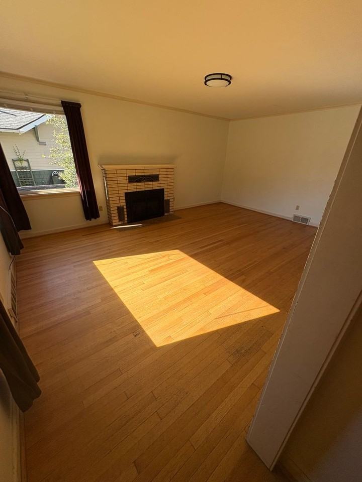 534 Woodworth Ave - Photo 5 of 21