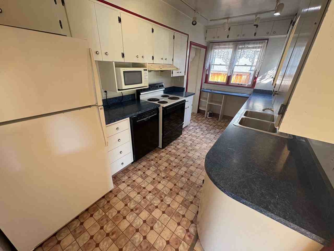 534 Woodworth Ave - Photo 7 of 21