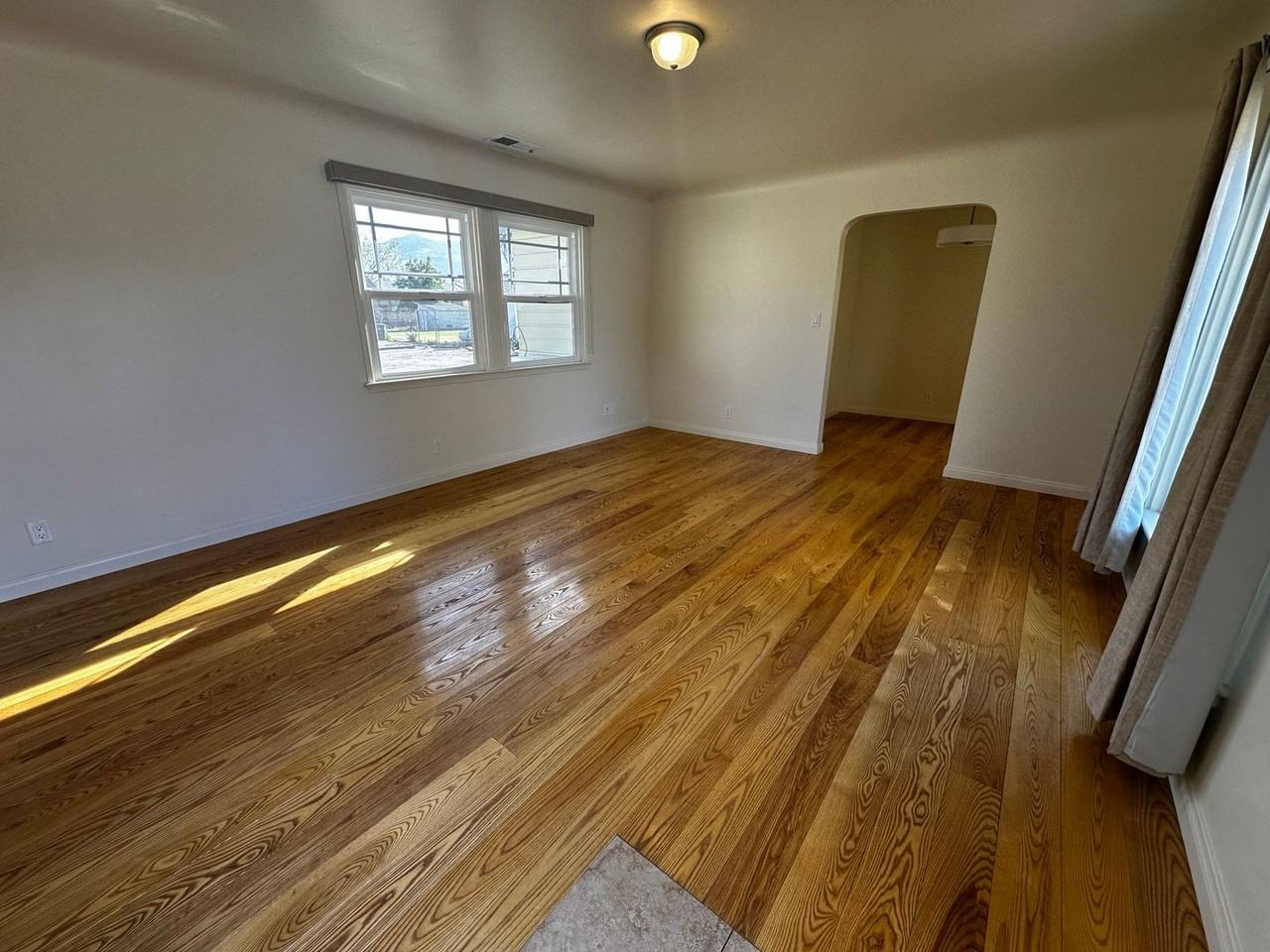 736 W Pine St - Photo 2 of 23