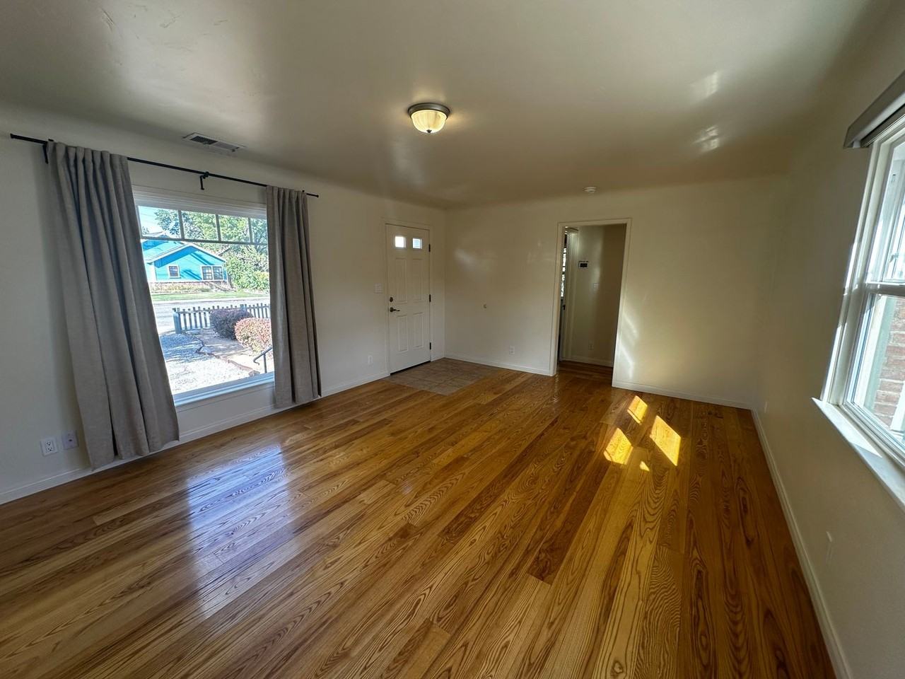 736 W Pine St - Photo 3 of 23