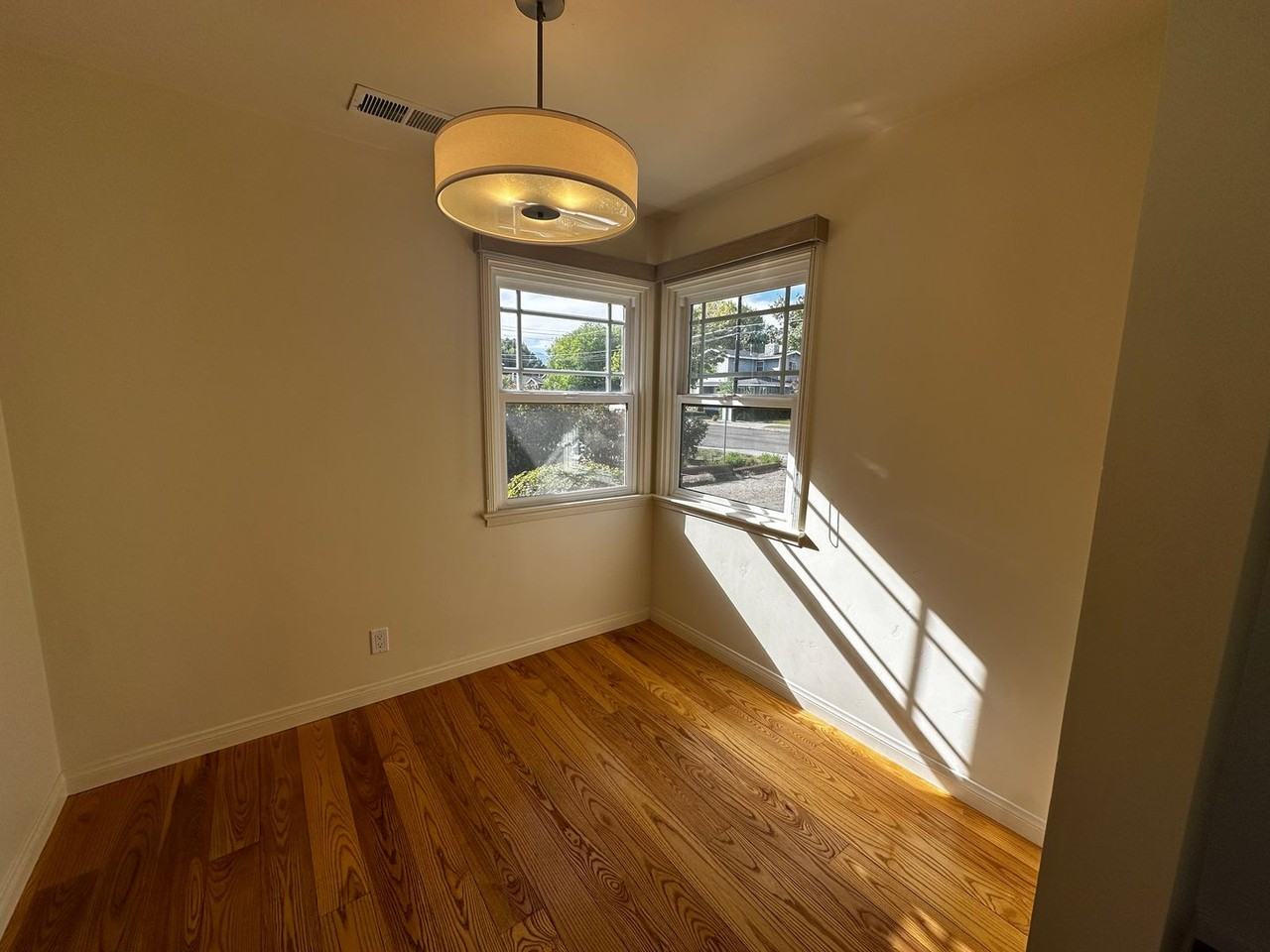 736 W Pine St - Photo 5 of 23
