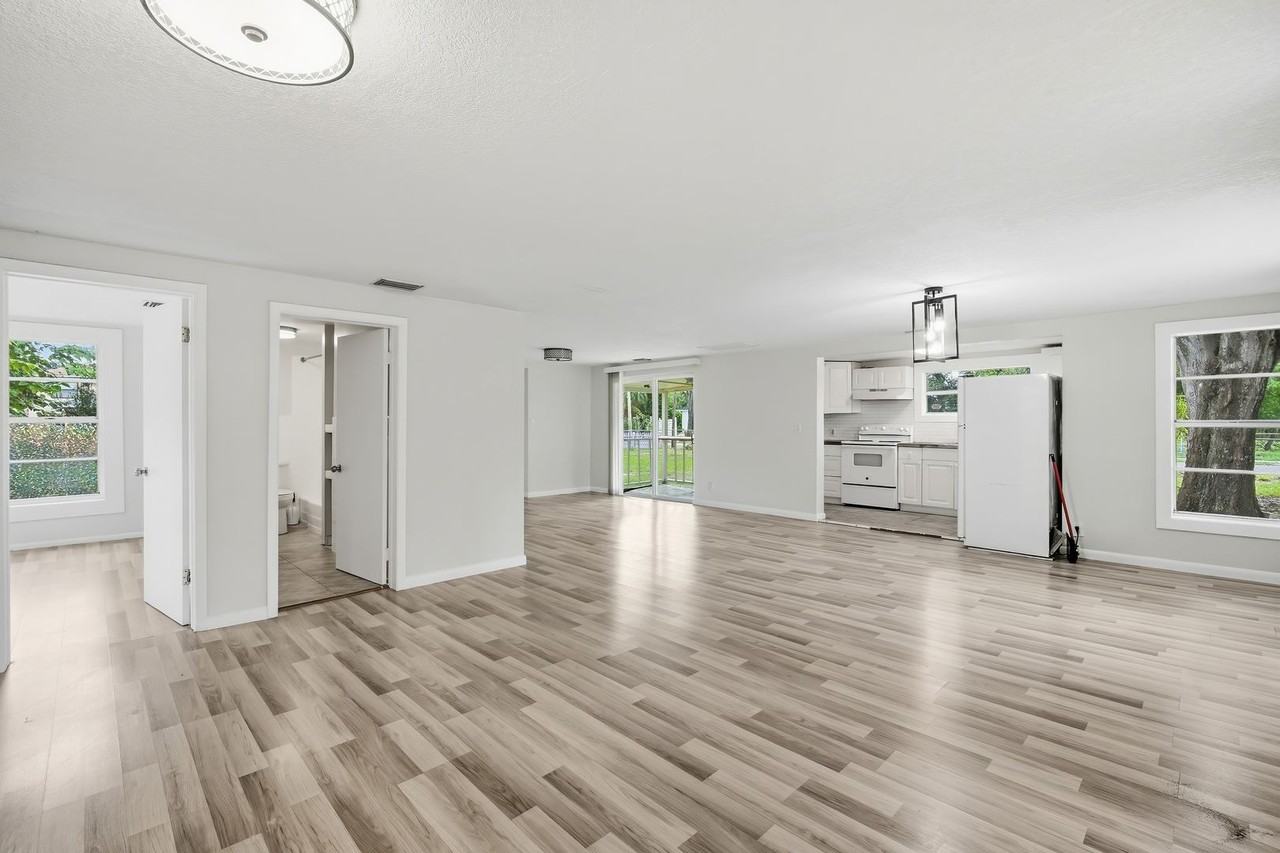 3508 E Genesee St - Photo 6 of 21