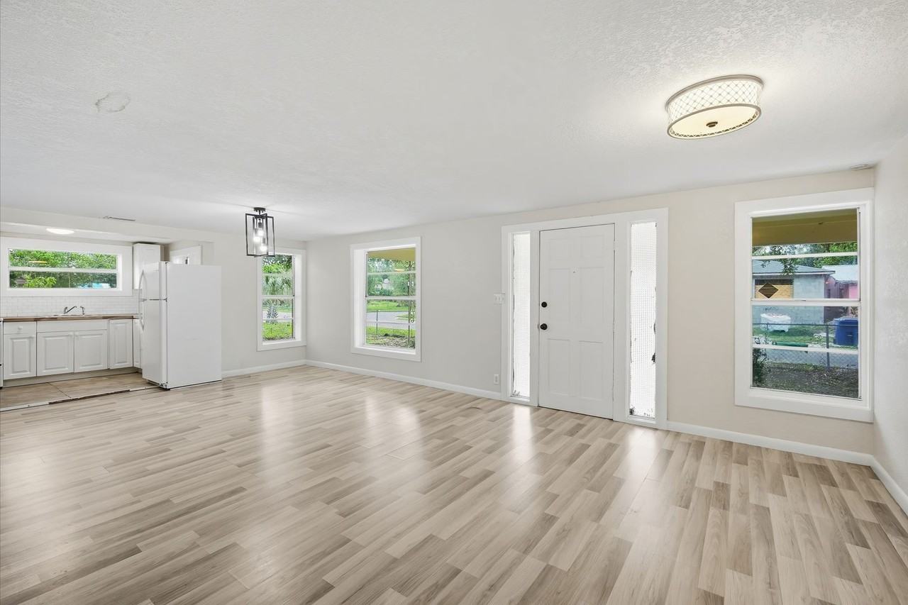 3508 E Genesee St - Photo 7 of 21