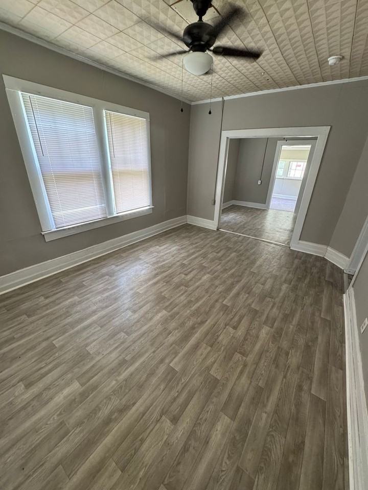 733 Koerner St - Photo 4 of 10