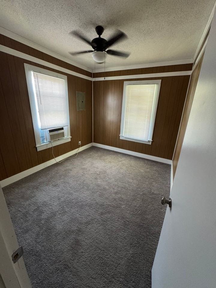733 Koerner St - Photo 5 of 10
