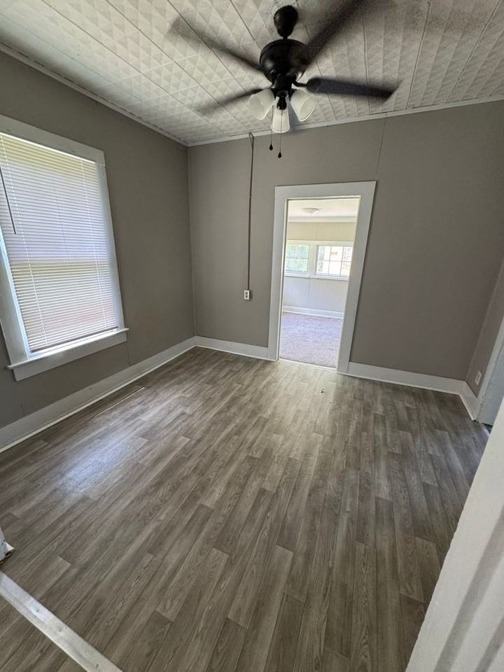 733 Koerner St - Photo 7 of 10