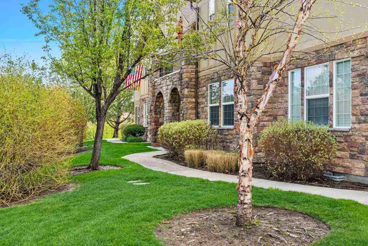1152 E Winding Creek Dr - Photo 2 of 24