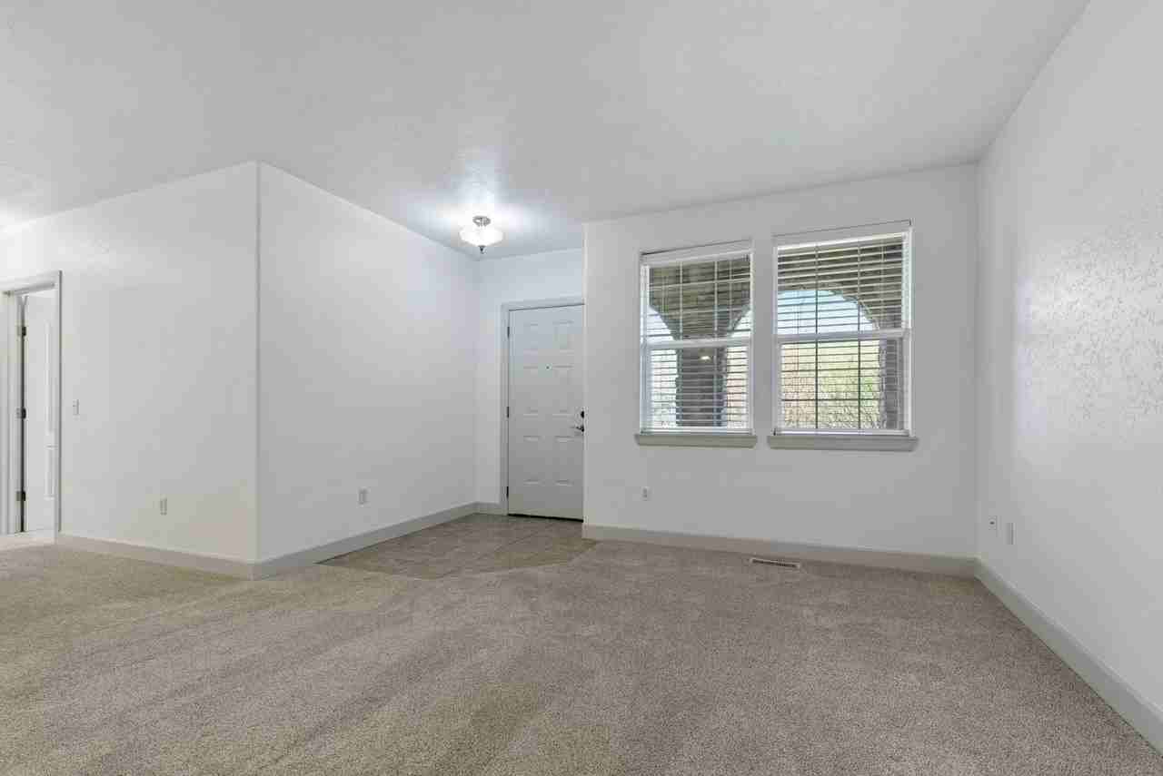 1152 E Winding Creek Dr - Photo 5 of 24