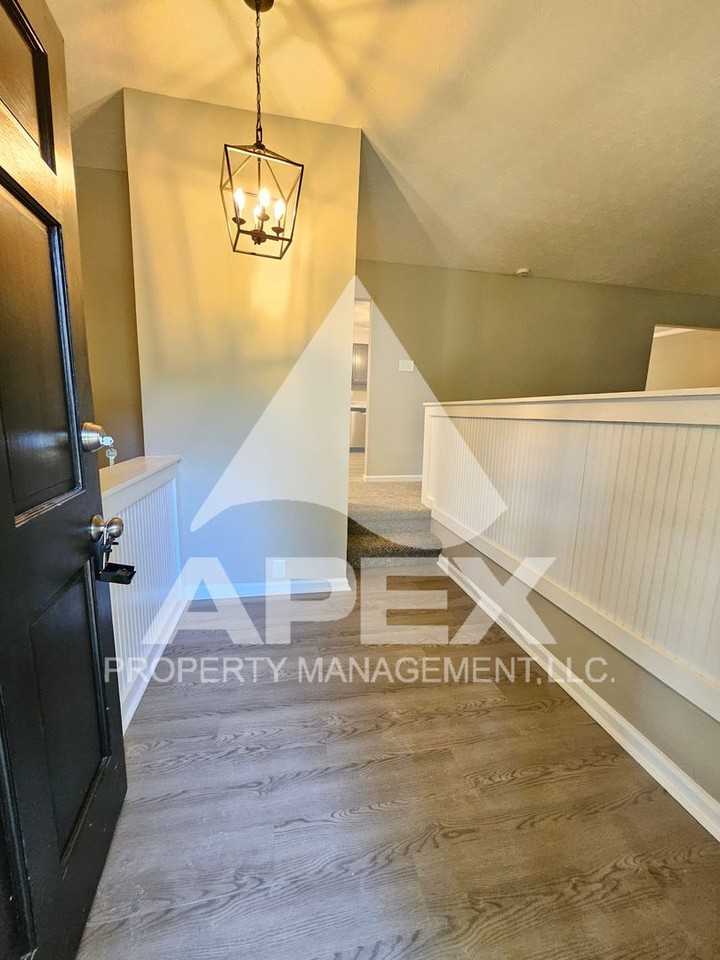 1115 Rain Tree Rd - Photo 3 of 33