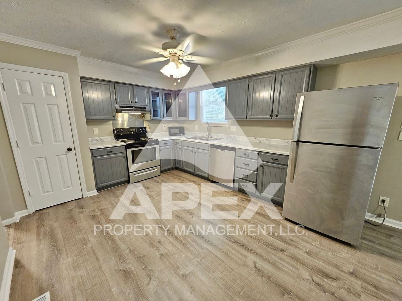 1115 Rain Tree Rd - Photo 6 of 33