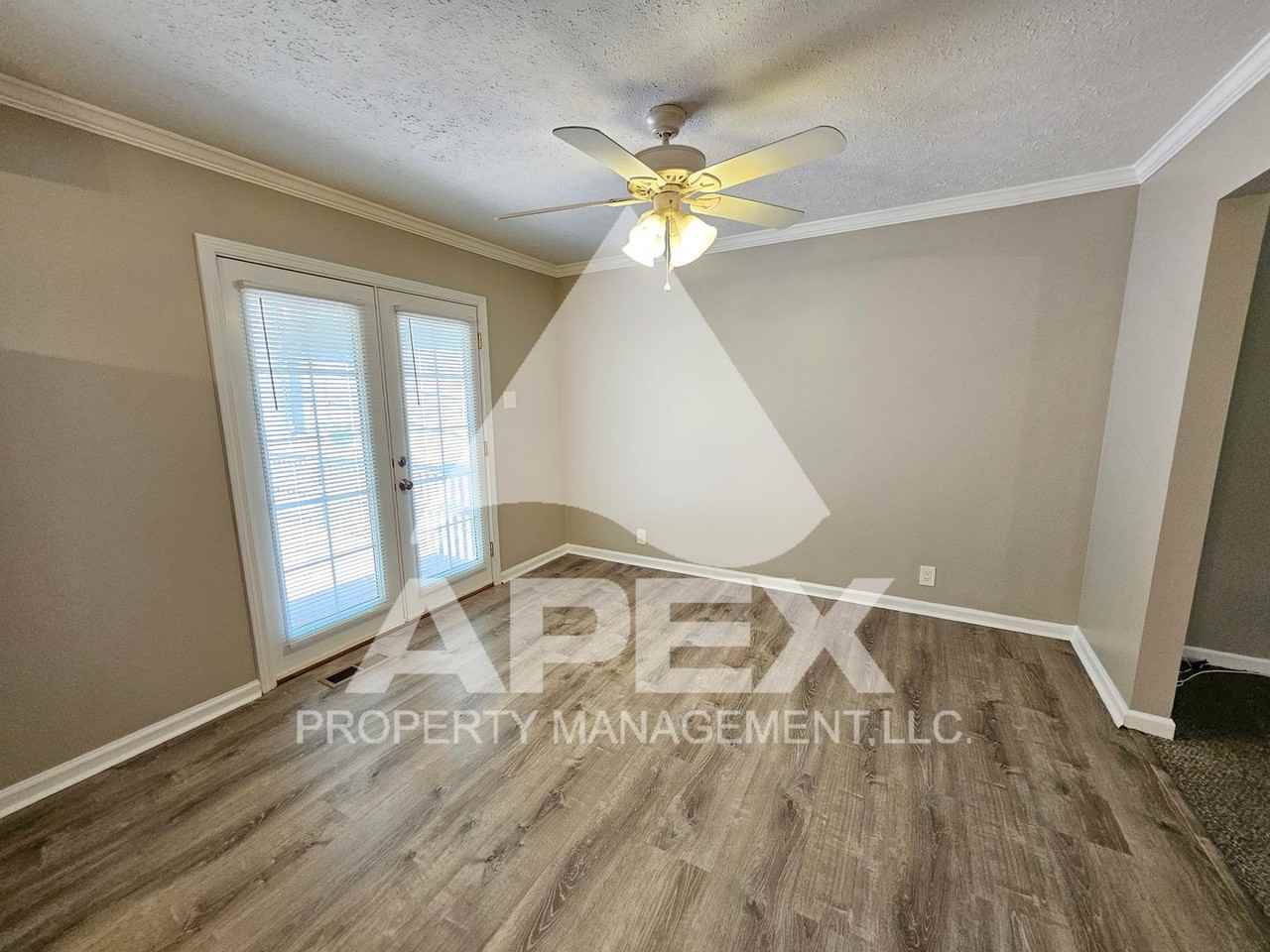 1115 Rain Tree Rd - Photo 7 of 33