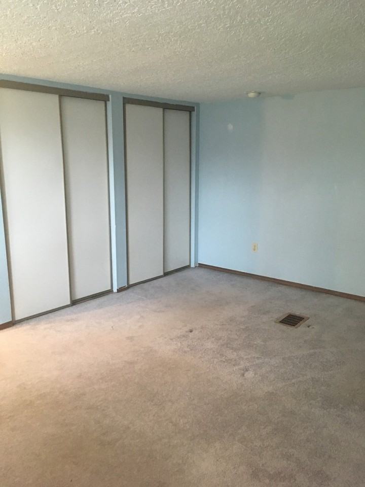 1037 Ne 104th Ave - Photo 4 of 20