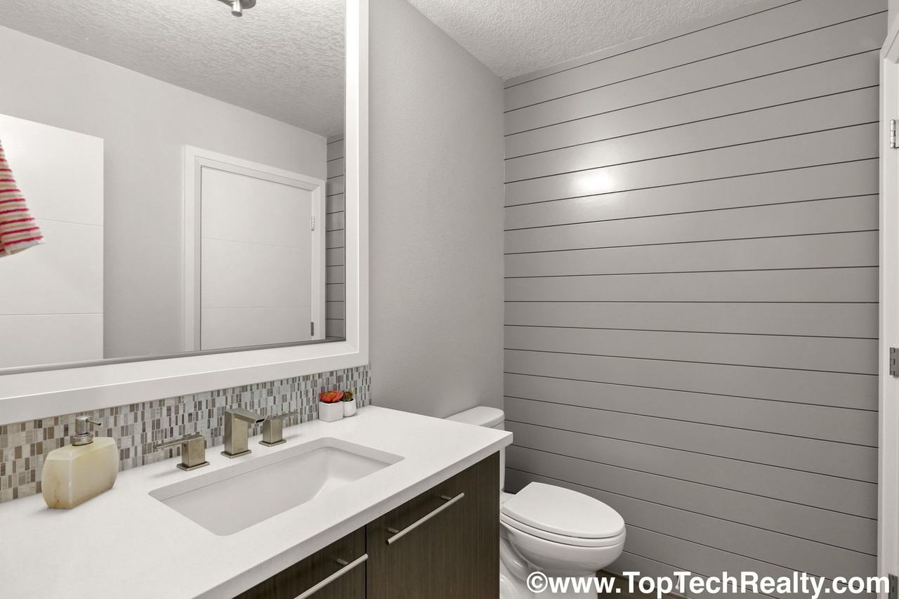 4233 Nw Woodgate Ave - Photo 5 of 29