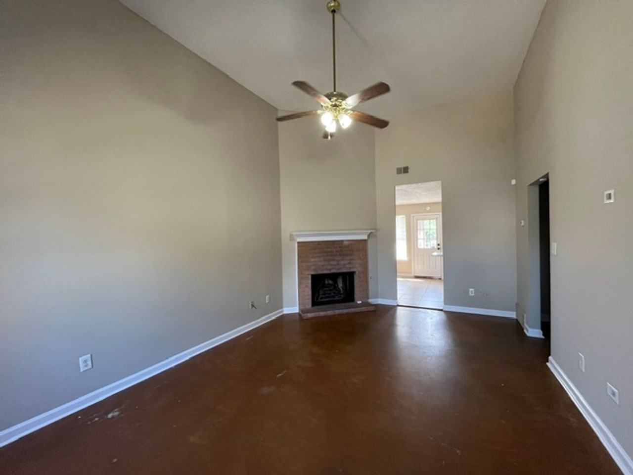 7043 Foxhall Dr - Photo 2 of 10