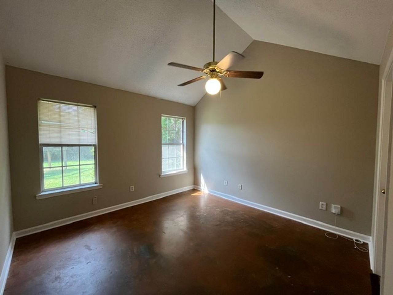 7043 Foxhall Dr - Photo 5 of 10