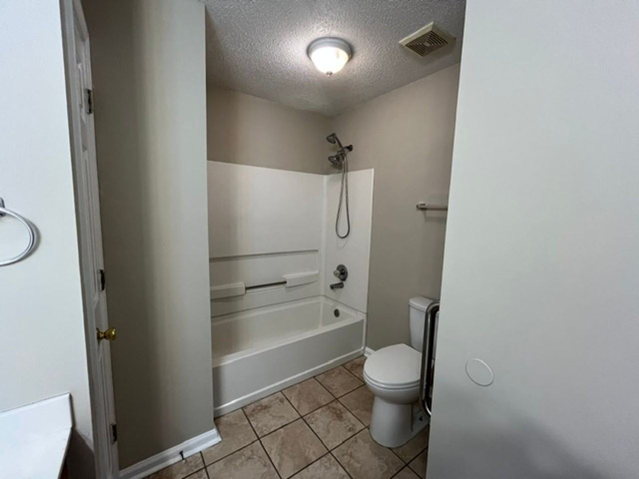 7043 Foxhall Dr - Photo 6 of 10