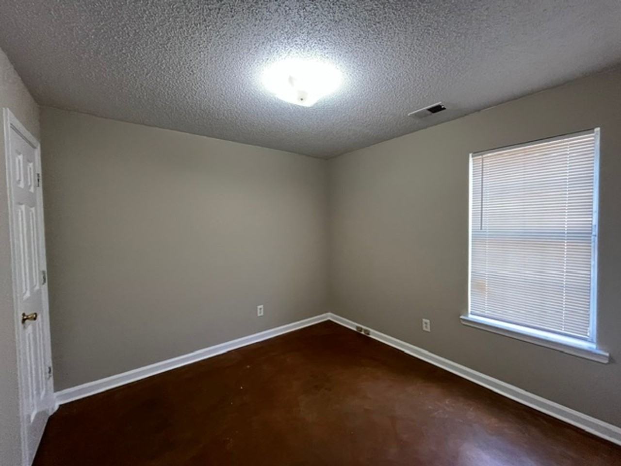 7043 Foxhall Dr - Photo 7 of 10