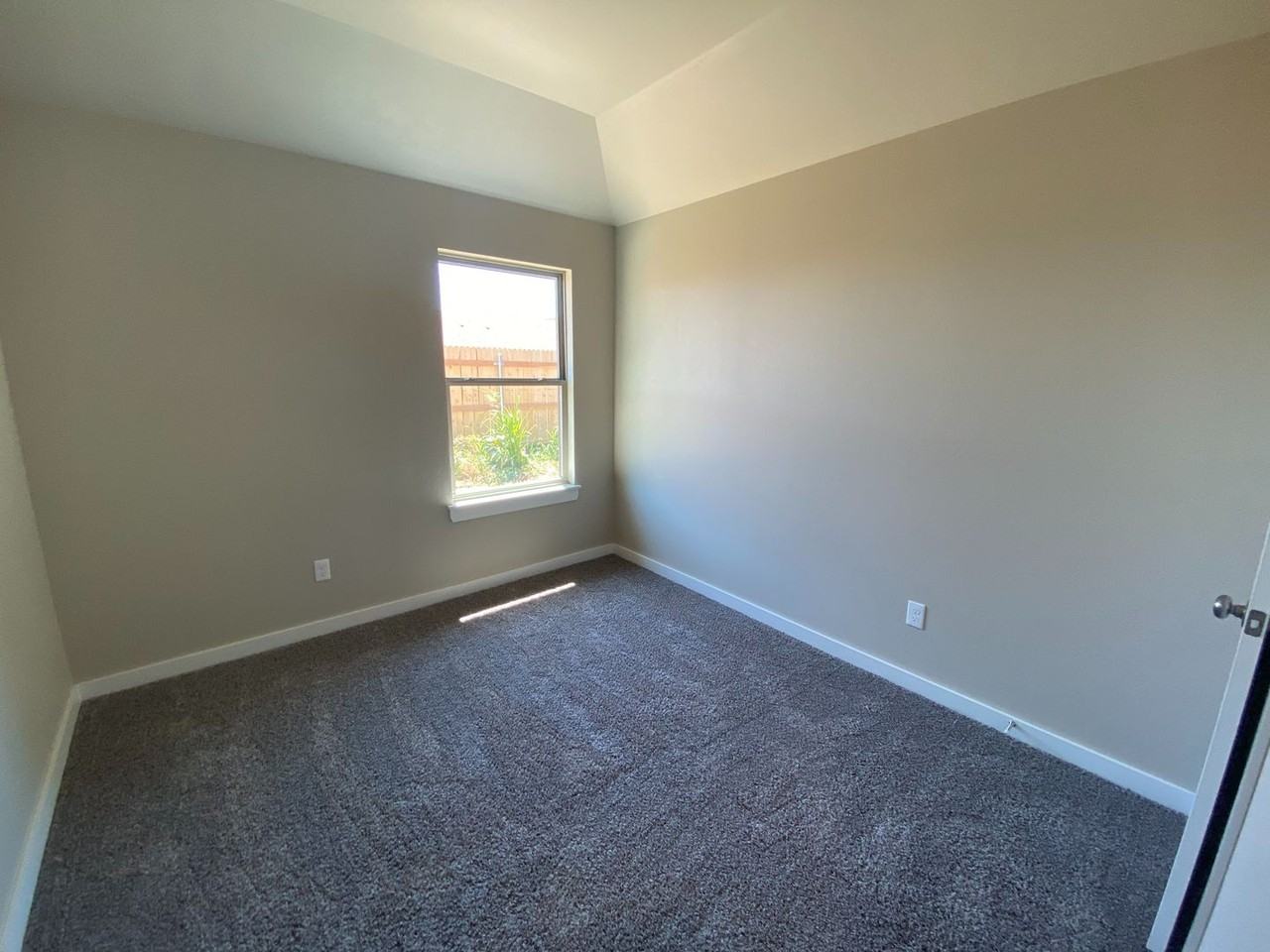 5204 Oakwood Villas Ct - Photo 5 of 15