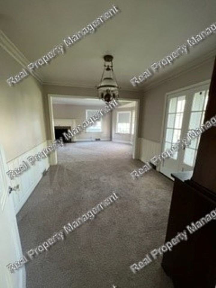 141 N Grant St - Photo 6 of 20