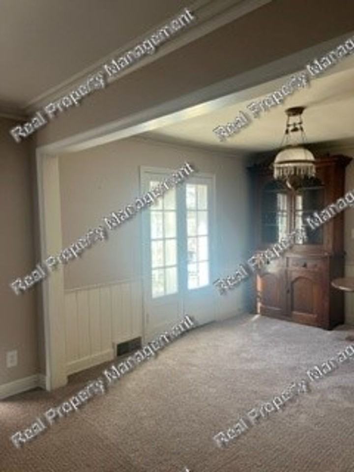 141 N Grant St - Photo 7 of 20