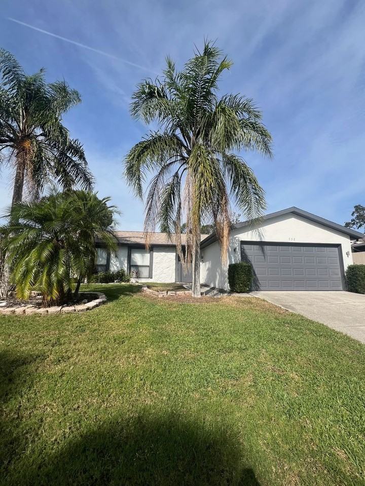 552 Hammock Dr - Photo 2 of 29