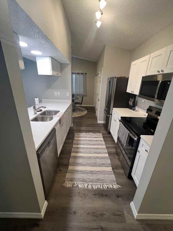 552 Hammock Dr - Photo 6 of 29