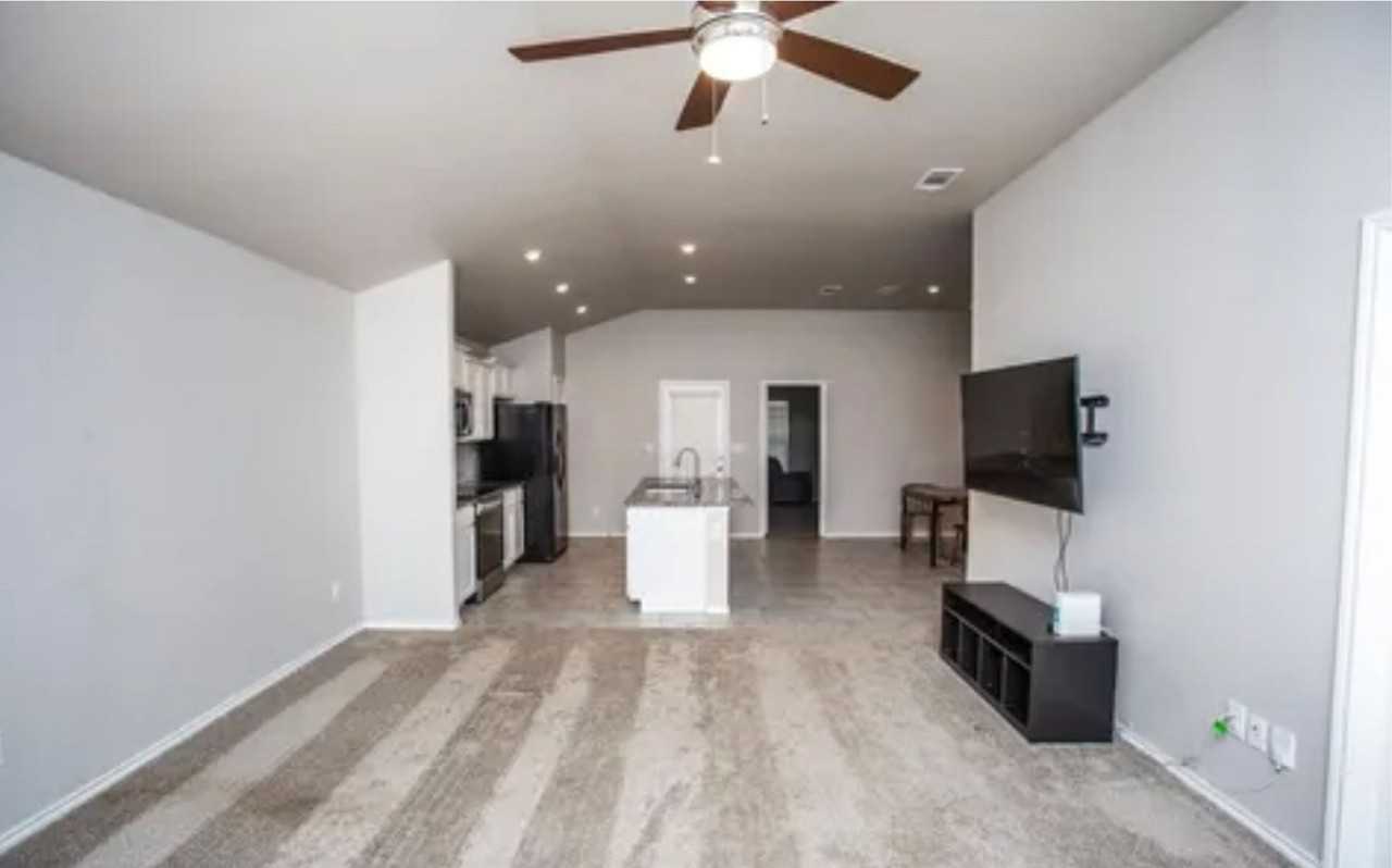 2909 Valencia Ave - Photo 2 of 20