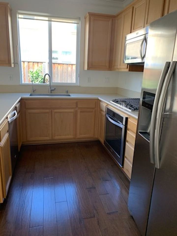 125 Caspian Way - Photo 5 of 26