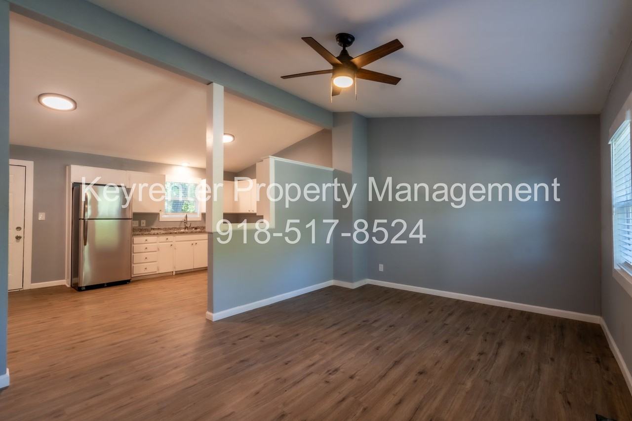 2470 N New Haven Ave - Photo 4 of 11