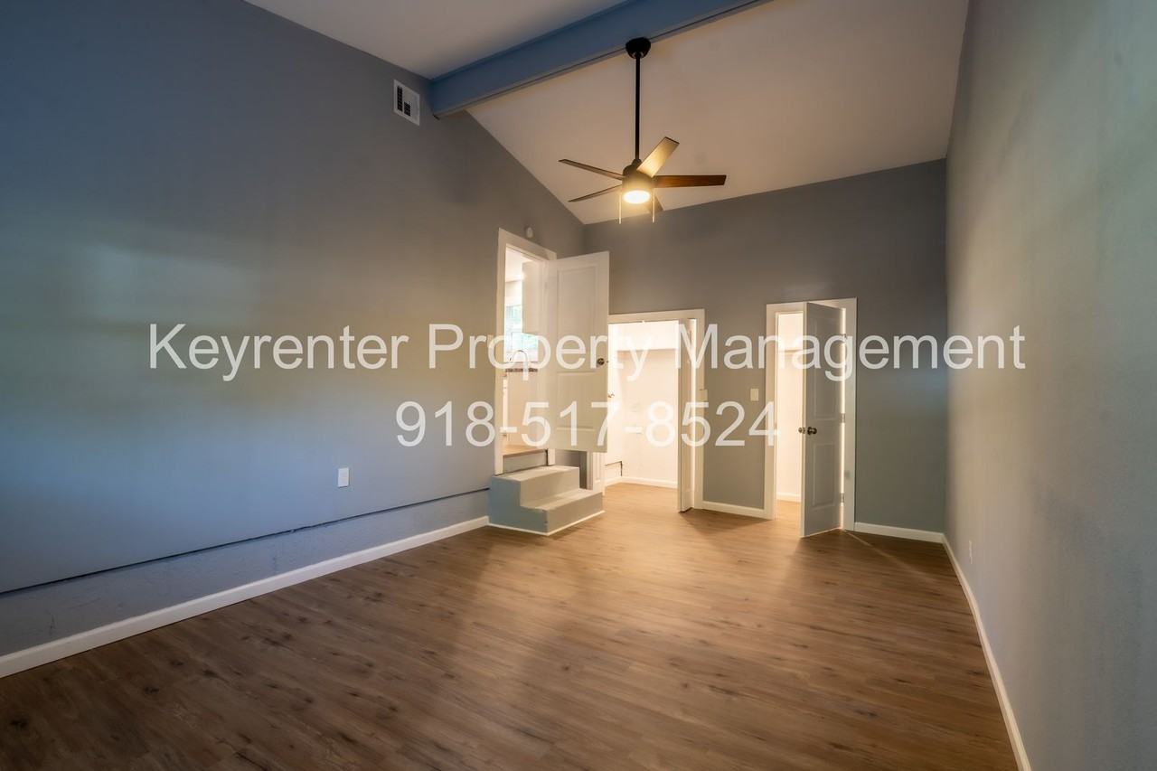2470 N New Haven Ave - Photo 5 of 11