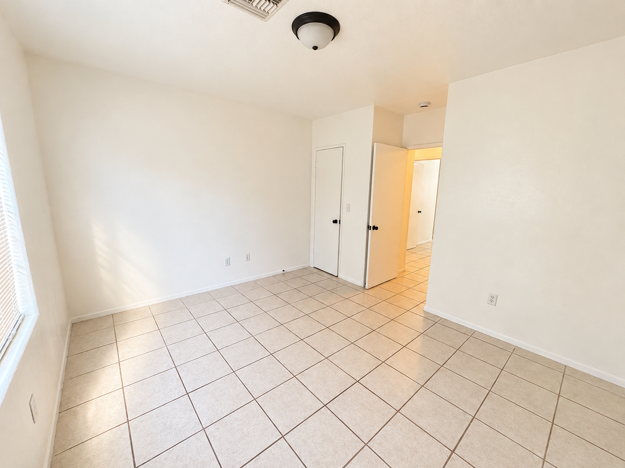 605 W Holt Ave - Photo 5 of 13