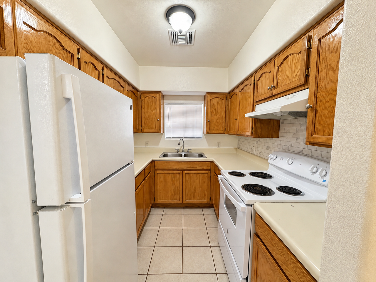 605 W Holt Ave - Photo 6 of 13