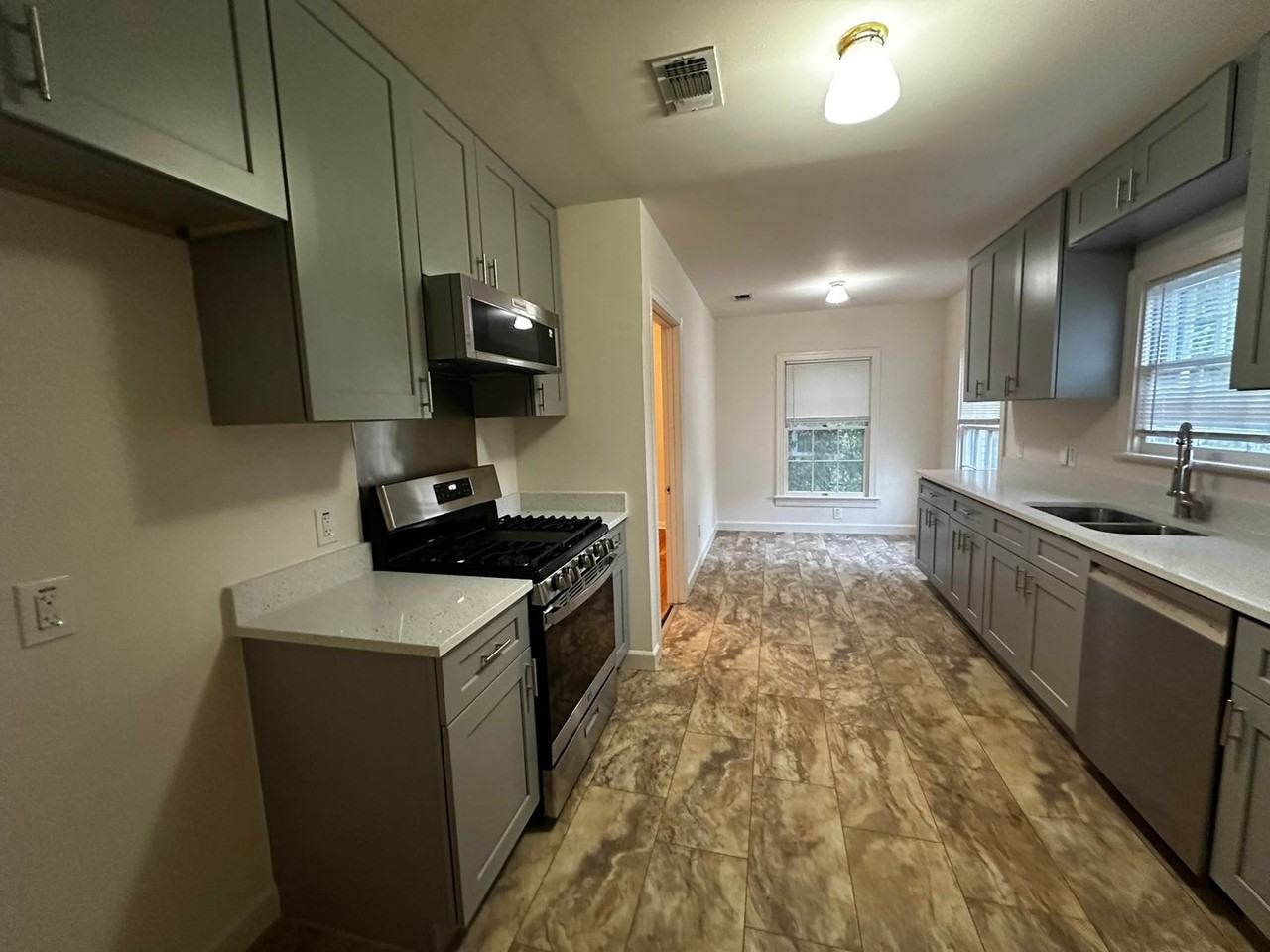 3903 Ridgelea Dr - Photo 7 of 18