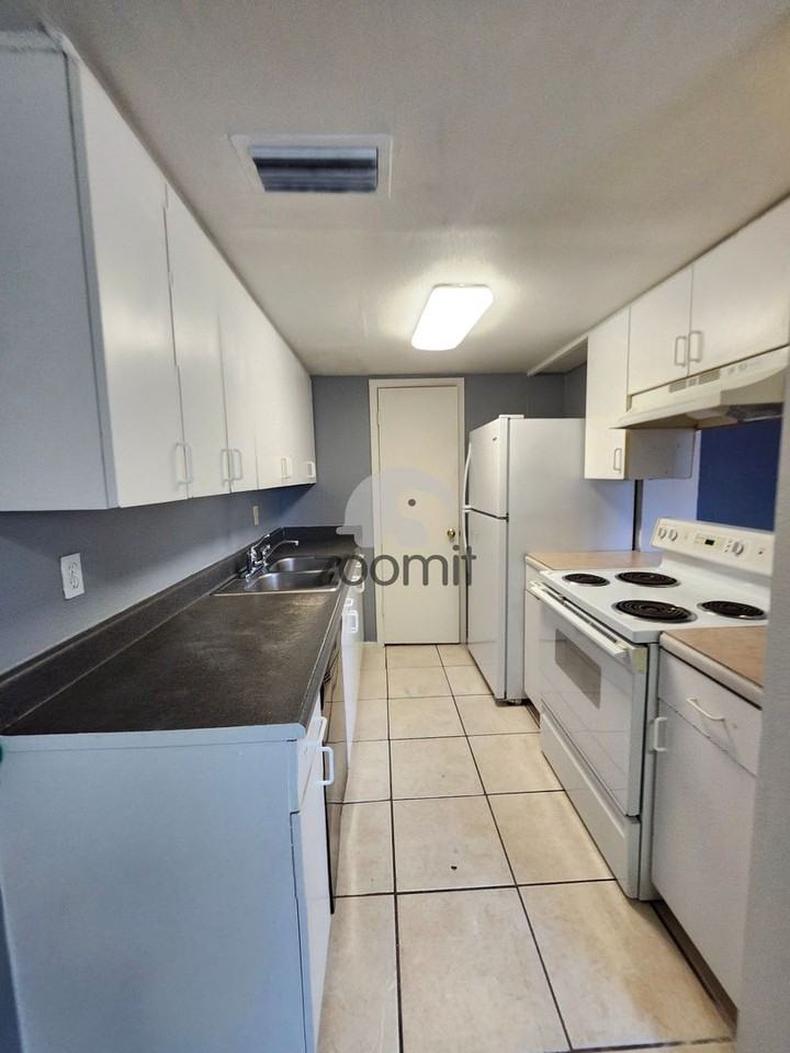 4264 N 68th Dr - Photo 7 of 29