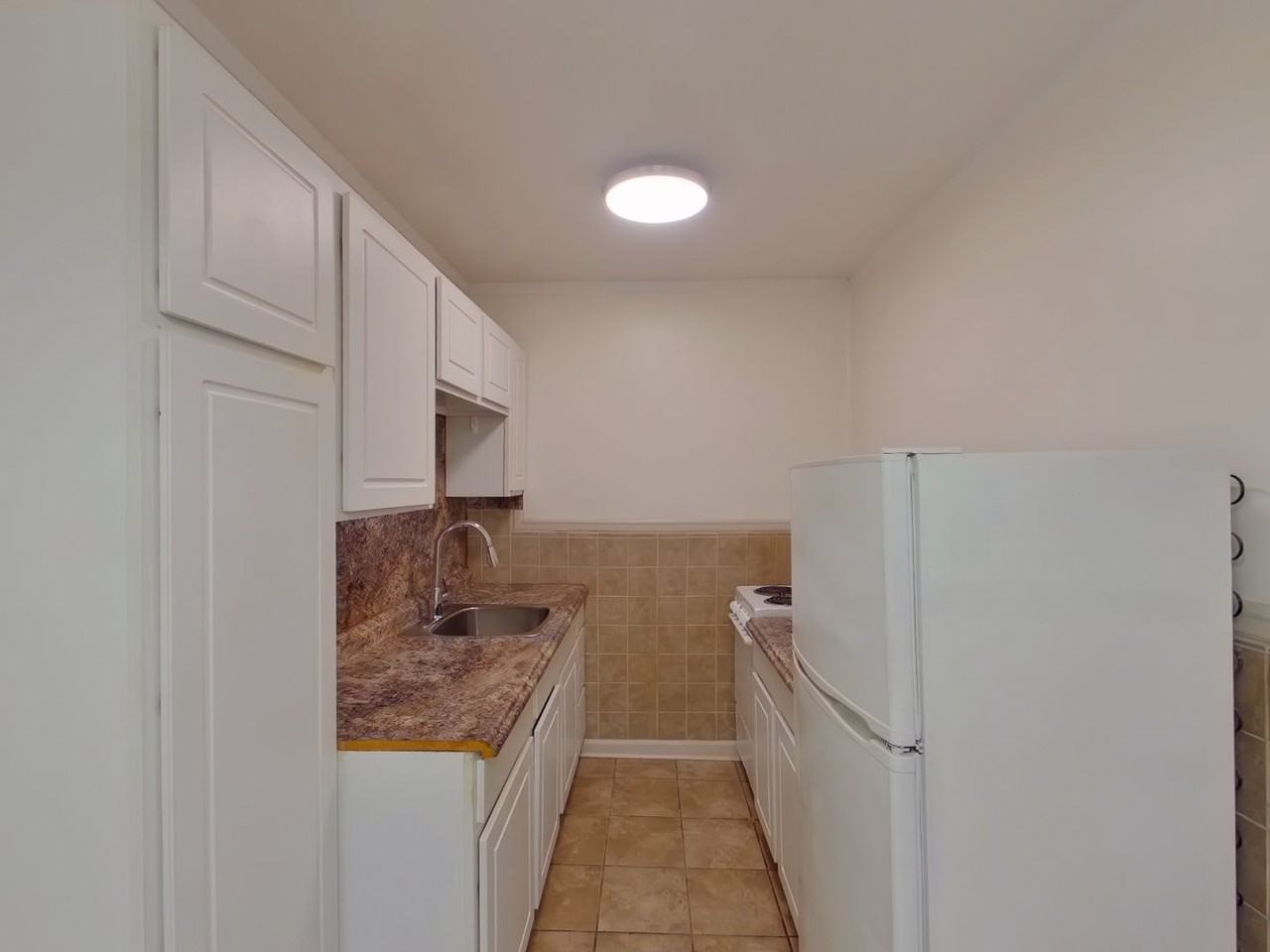 350 N Fern St - Photo 4 of 10