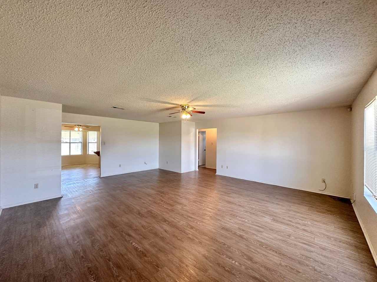 2607 Coy Dr - Photo 3 of 26