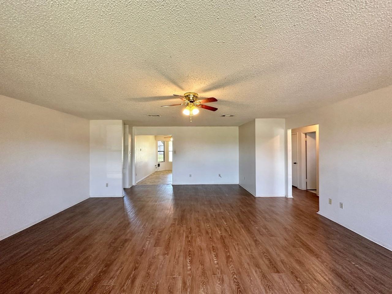 2607 Coy Dr - Photo 4 of 26