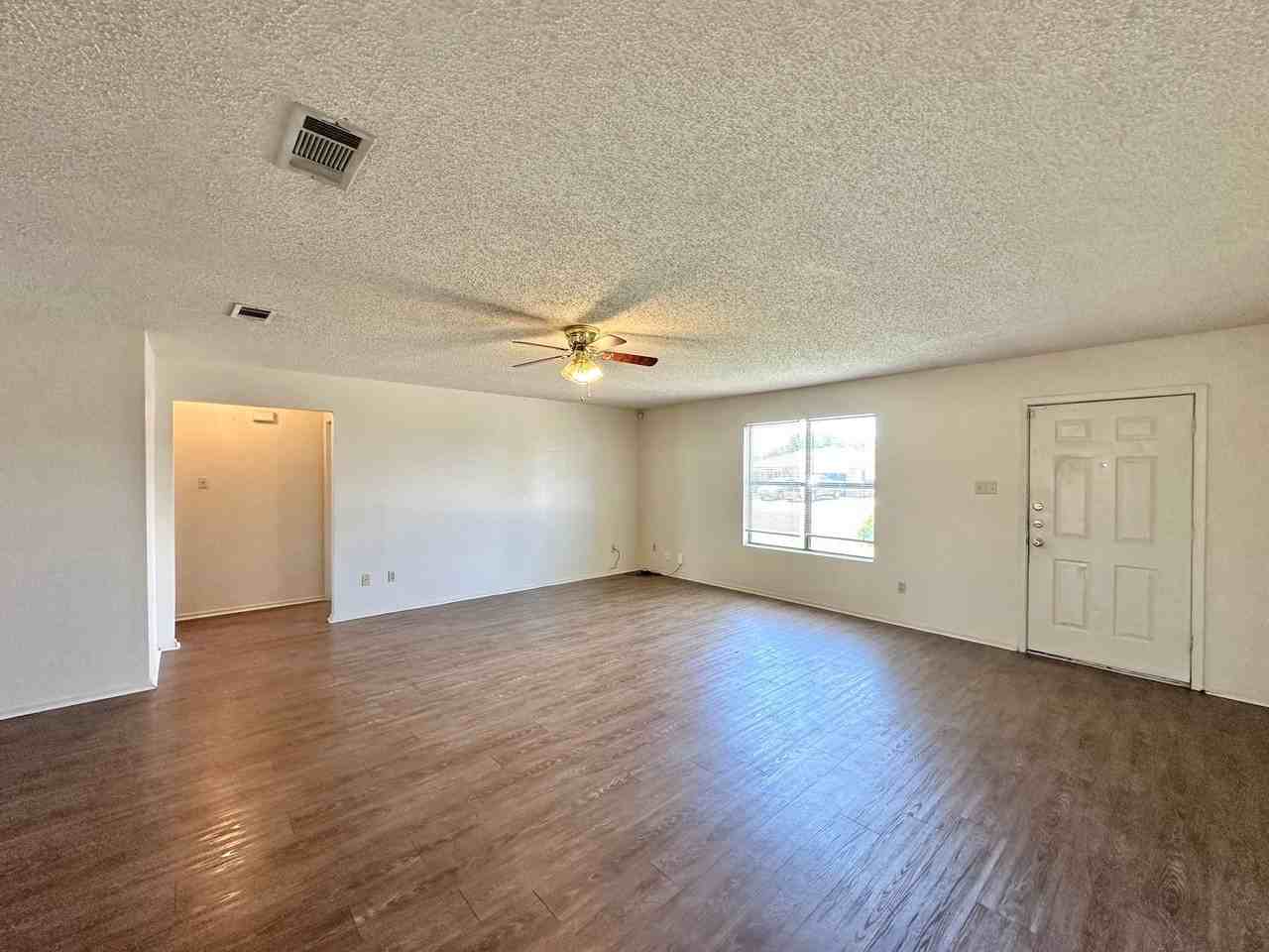 2607 Coy Dr - Photo 5 of 26
