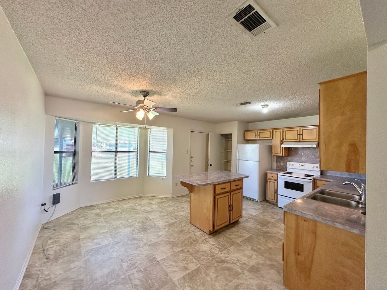 2607 Coy Dr - Photo 7 of 26
