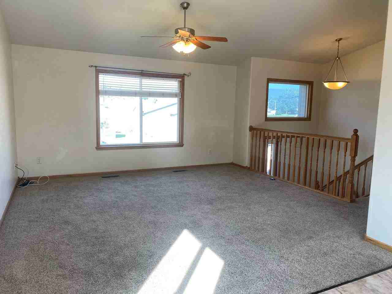 6870 Meadow Rose Ln - Photo 4 of 21