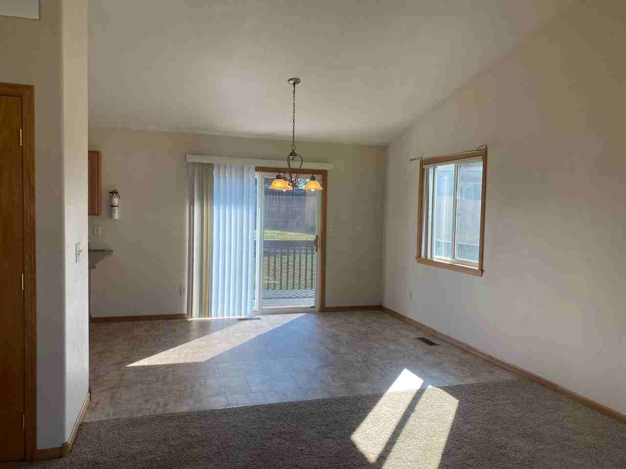 6870 Meadow Rose Ln - Photo 5 of 21