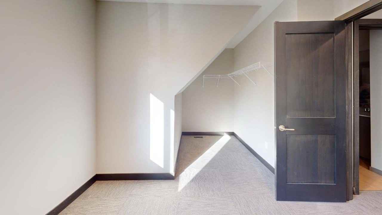 937 17th Ave Se - Photo 5 of 11