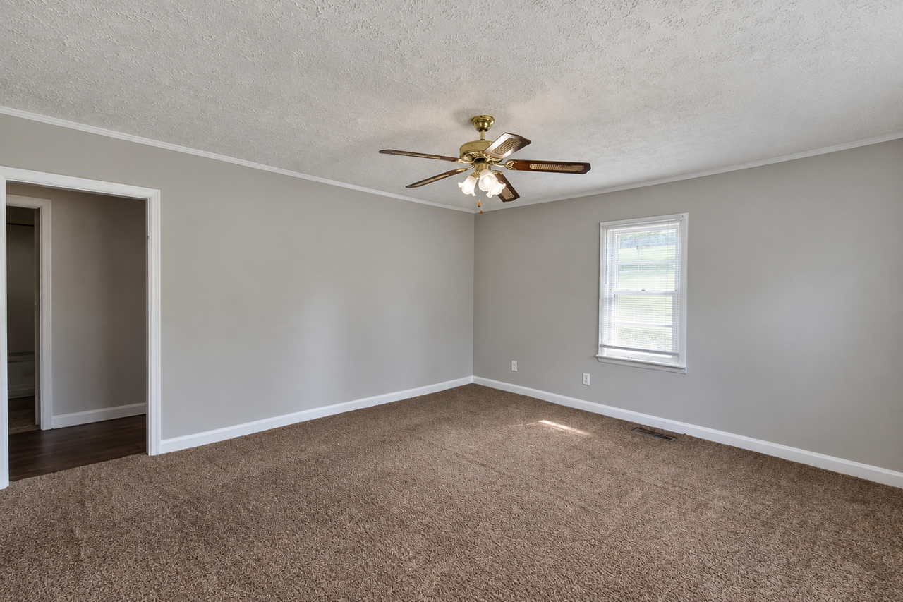 248 4th Ave - Photo 4 of 15