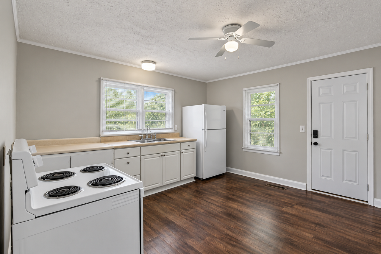 248 4th Ave - Photo 5 of 15