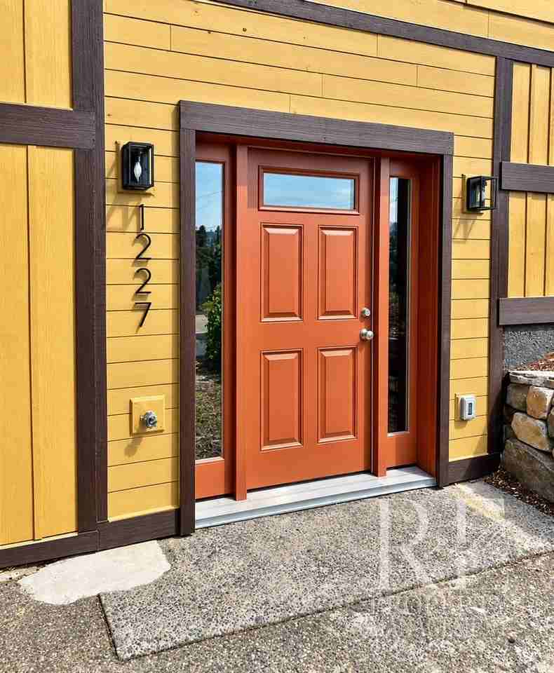 1227 S National Ave - Photo 2 of 16